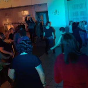 Volle Tanzfläche bei Hochzeitsfeier in Ostwestfalen