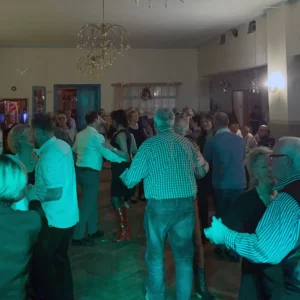Feiernde Gäste in Gütersloh bei Event mit DJ CMO
