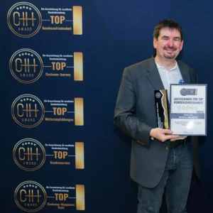 Ein Foto von Mario Lach bei der Preisverleihung – DJ CMO erhielt den Preis für Kundenzufriedenheit 2026